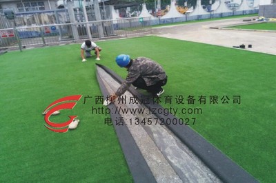 人造草坪應(yīng)用解析 休閑草坪、高爾夫果嶺與地坪工程的多功能融合